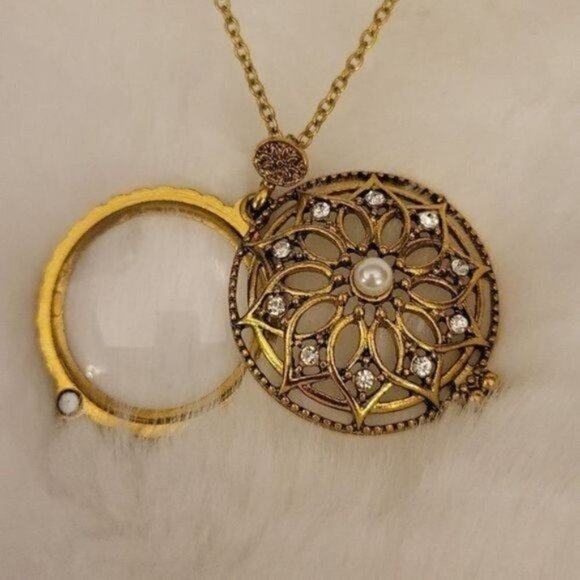 Rhinestone Necklece with magnifying glass pendant Jewelry Loupe - Picture 3 of 6